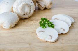 fresh champignons